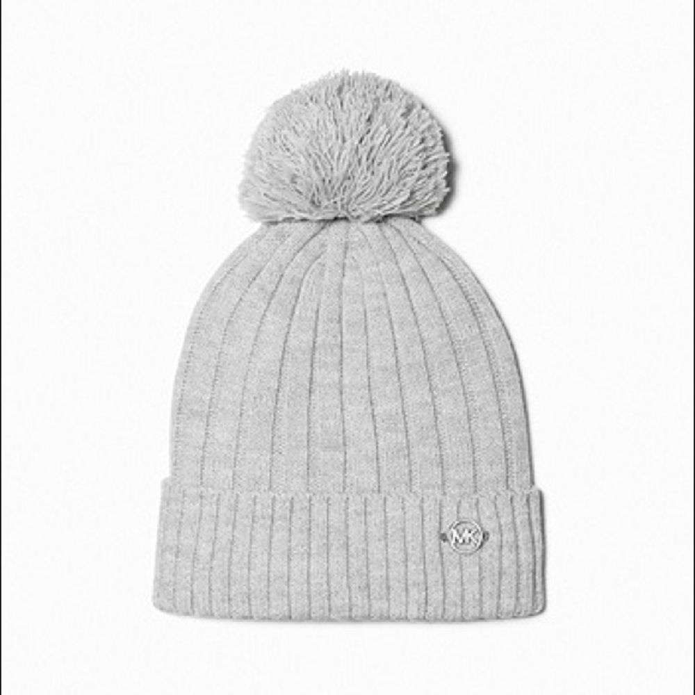 MICHAEL KORS NWT Pearl Gray pom-pom knit beanie hat with MK icon. One size.